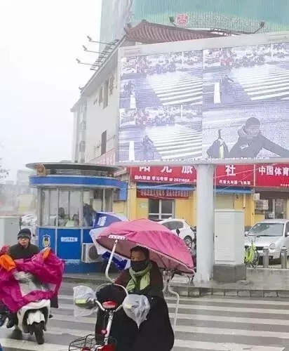 駐馬店人注意！你的不文明行為已出現(xiàn)在市區(qū)路口大屏幕上...