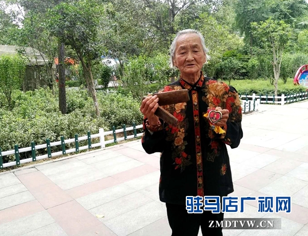 駐馬店：82歲老太快板唱出好生活