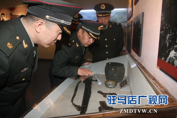 驛城區(qū)人武部干部職工到竹溝革命陵園 祭奠革命前輩 