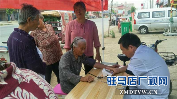 新蔡尖峰眼科醫(yī)院組織專家開展“志智雙扶”活動走進孫召鎮(zhèn)