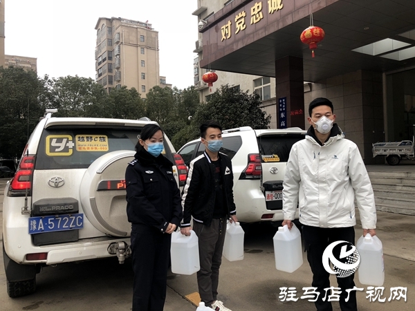 愛(ài)心市民捐贈(zèng)消毒物資助力防控一線民警