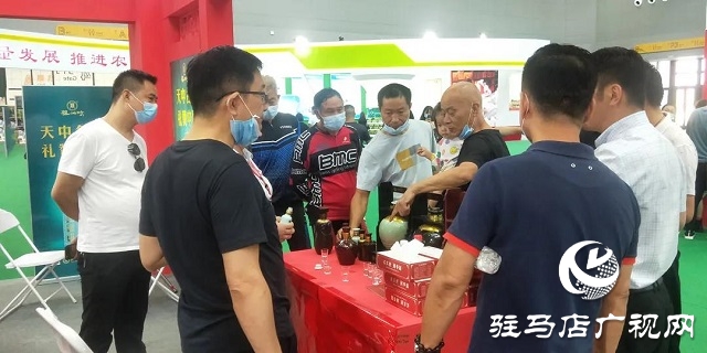 市長點贊！客商圍觀！蔡洪坊品牌展廳很熱鬧