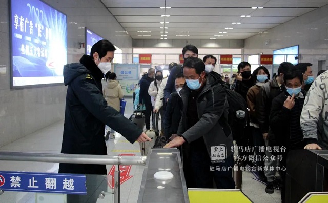 剛剛！記者在駐馬店站、駐馬店西站拍下這樣一幕…