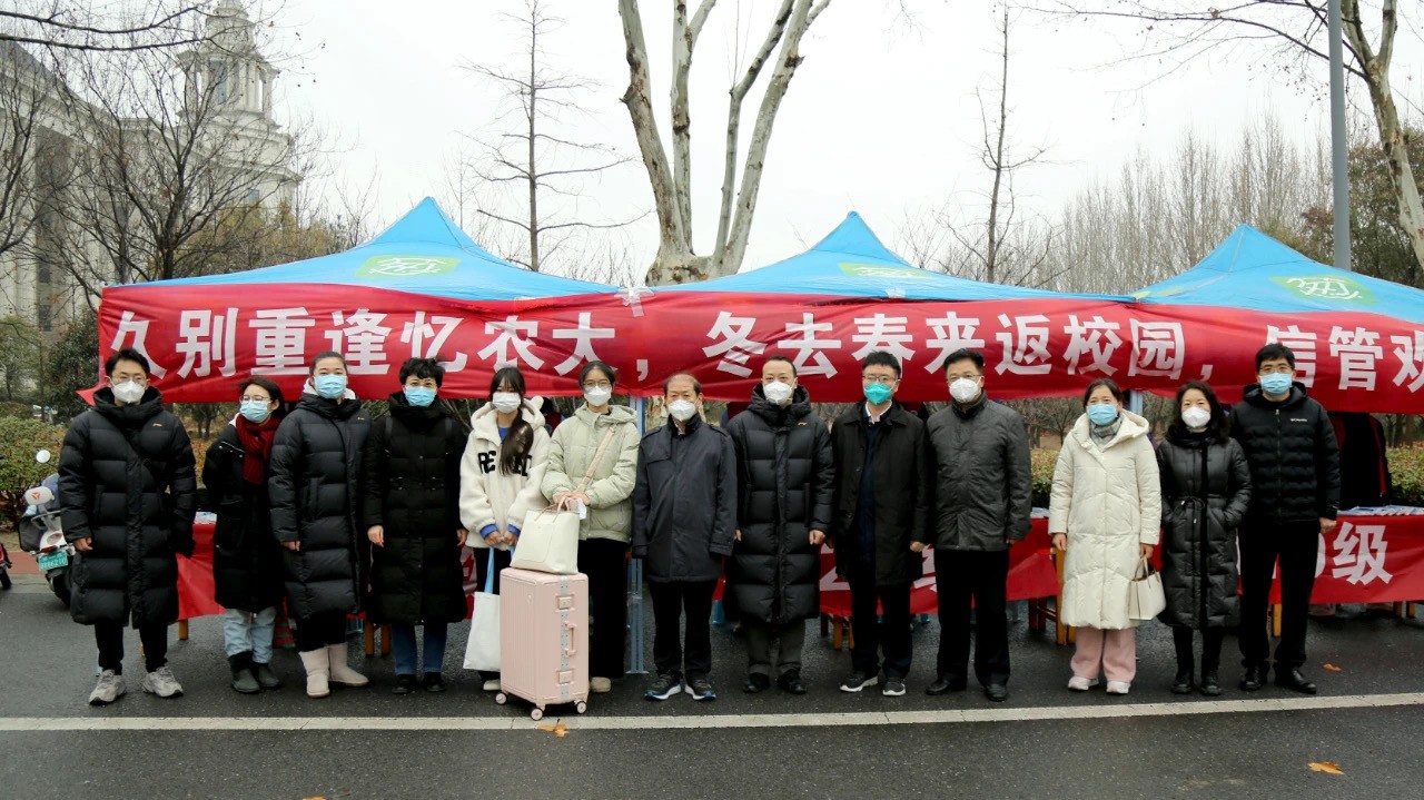 你好新學(xué)期！河南高校開學(xué)“大片”上演 學(xué)生：真正的大學(xué)生活回來了