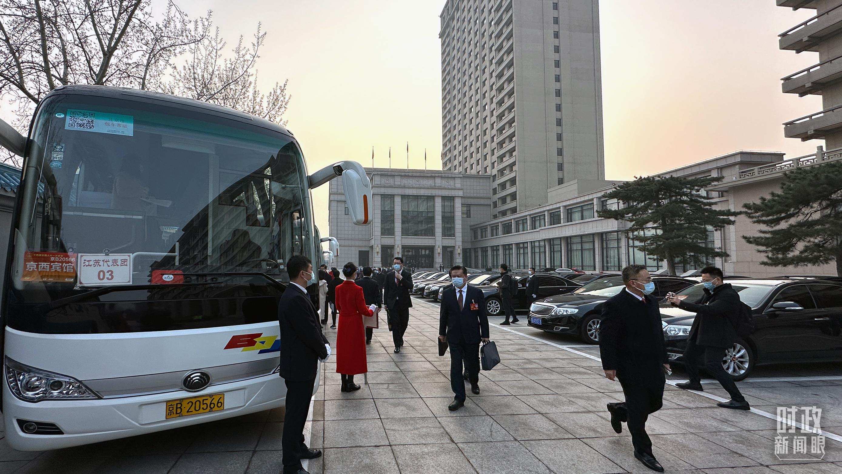 時(shí)政新聞眼丨今年兩會(huì)首次到團(tuán)組，習(xí)近平強(qiáng)調(diào)牢牢把握這個(gè)“首要任務(wù)”