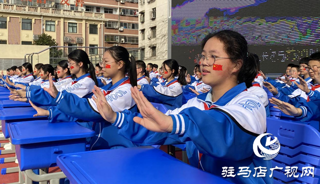 駐馬店市第四中學(xué)舉辦“舞動(dòng)夢(mèng)想 華美綻放”課桌舞比賽