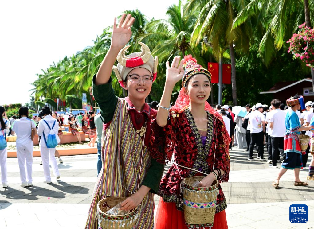 第十二屆全國少數(shù)民族傳統(tǒng)體育運(yùn)動(dòng)會(huì)民族大聯(lián)歡活動(dòng)在三亞舉行