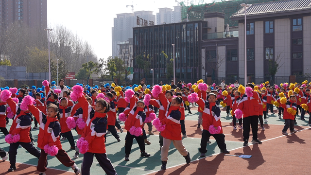 駐馬店市第二初級中學(xué)小學(xué)部：花球舞動展風(fēng)采 五育融合促成長