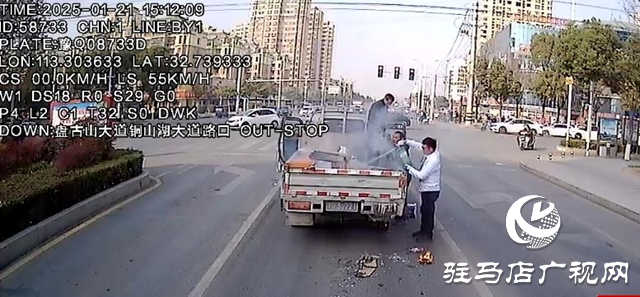 泌陽縣：公交車長路遇貨車貨物自燃 挺身而出滅火顯擔當