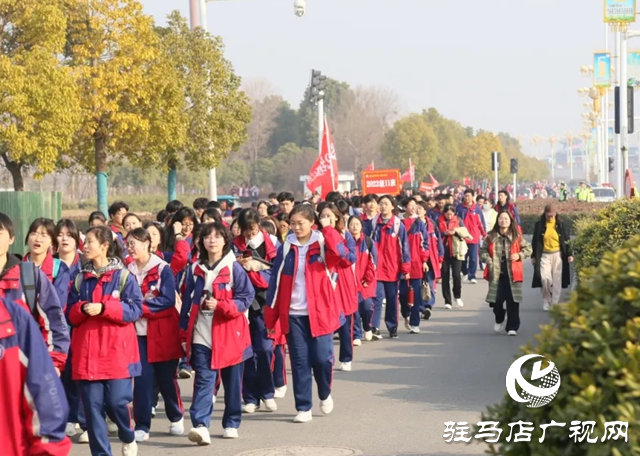 駐馬店市第一高級中學舉行高三年級遠足活動